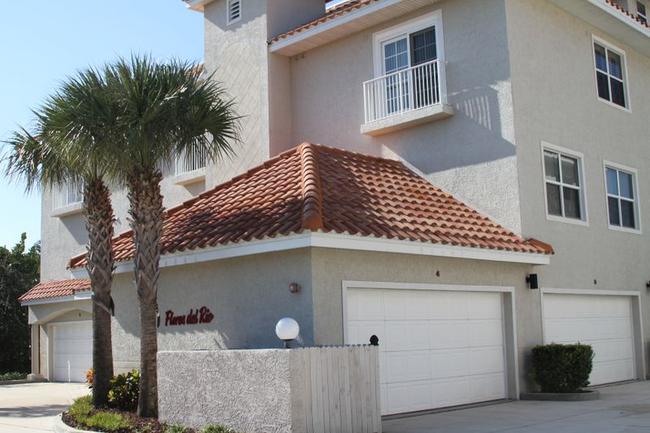 Homes in Flores Del Rio are styled after Spanish Villas, and come with luxurious amenities.