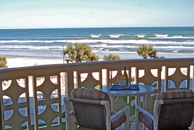 The Golden Arms has a community pool, shuffleboard courts, and quick access to the beach.